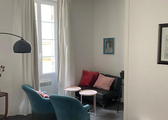 De 30 M2 Dans Le Triangle D'or De Apartment